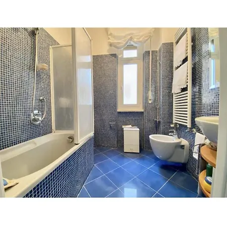 One In A Hundred Apartamento